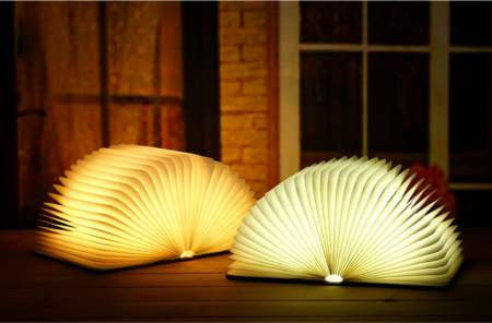Φως ανάγνωσης βιβλίου σχήμα Custom φορητό LED φωτισμό βιβλίου αναδιπλούμενο φωτισμό βιβλίου με φόρτιση USB ξύλινο κάλυμμα νυχτερινό φως